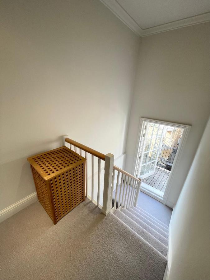 Victoria Maisonette Apartment Лондон Экстерьер фото